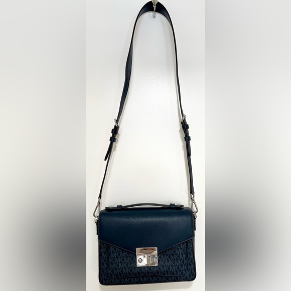 Michalel Kors Model Number 35S1SXOM2B / ROSE MESSENGER - Picture 2 of 15